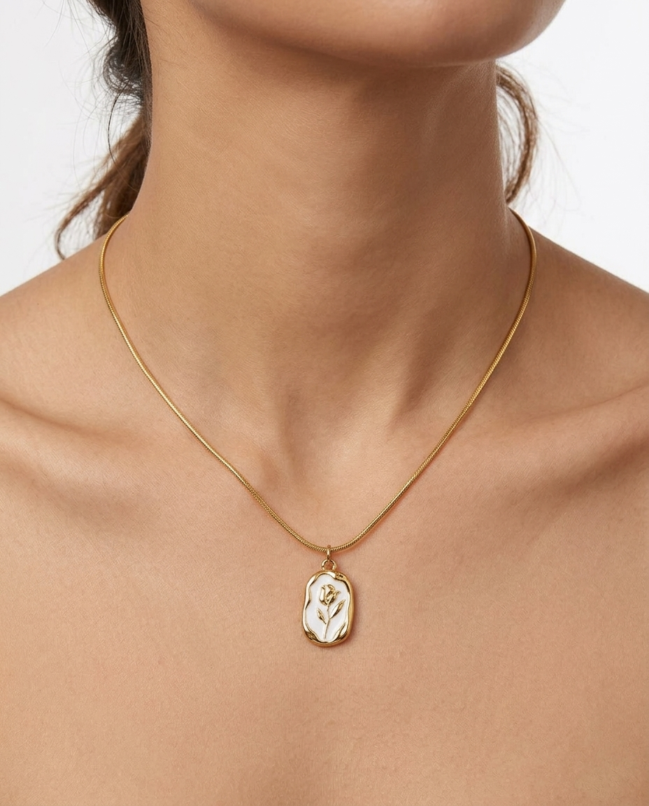 Mother-of-Pearl Flower Necklace