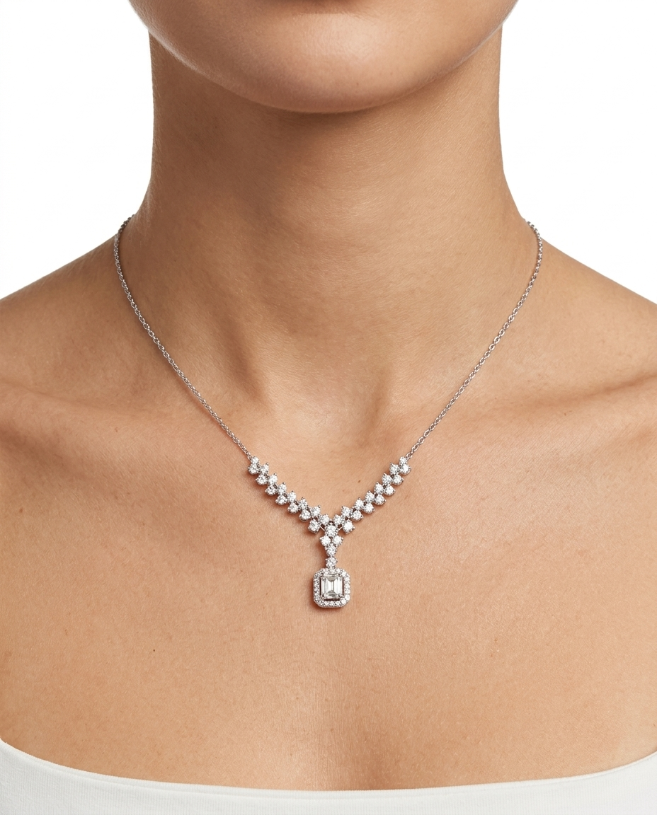V coller crystal necklace