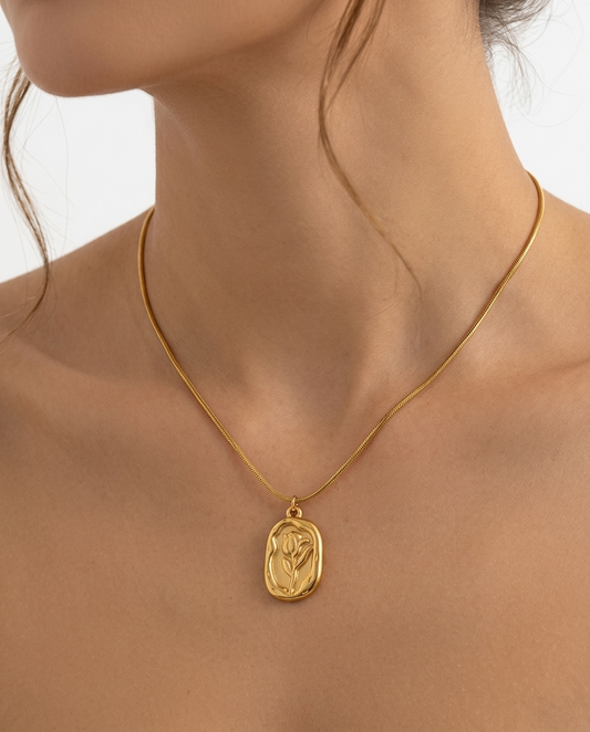 Gold Flower Pendant Necklace